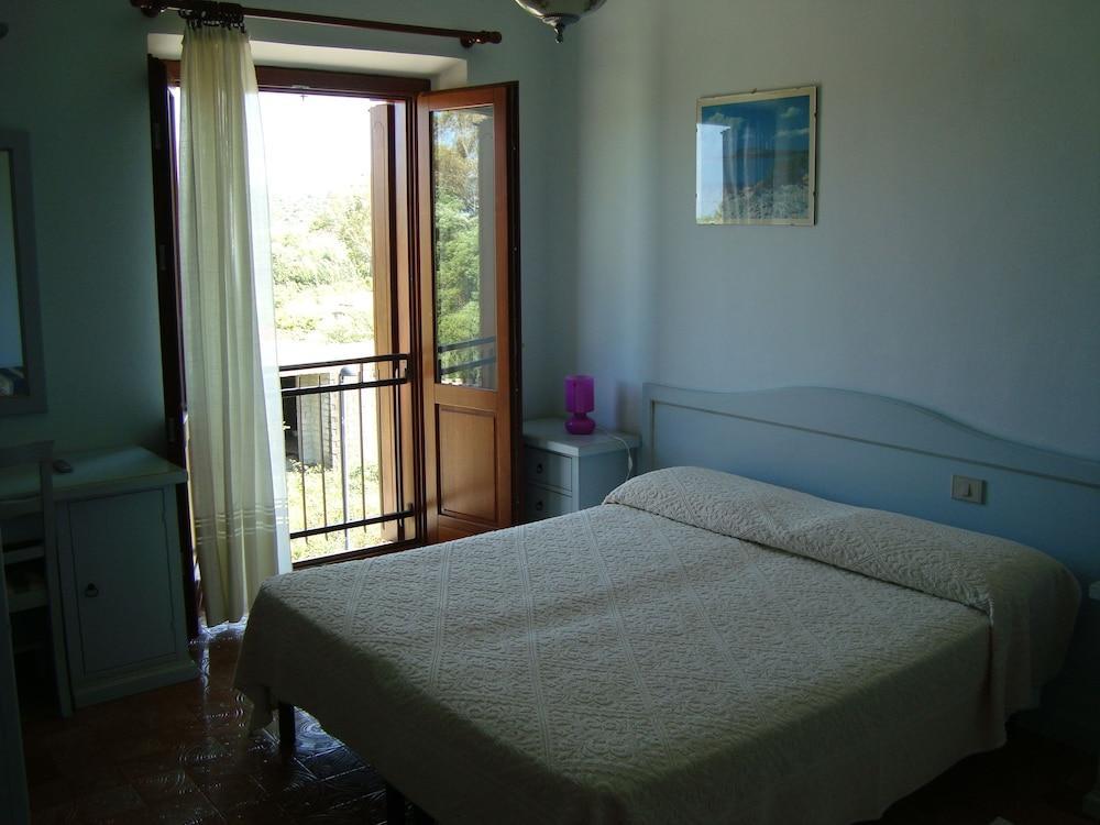 Hotel Sandalyon San Teodoro  Esterno foto