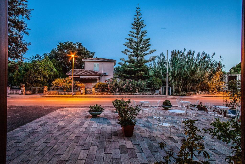 Hotel Sandalyon San Teodoro  Esterno foto