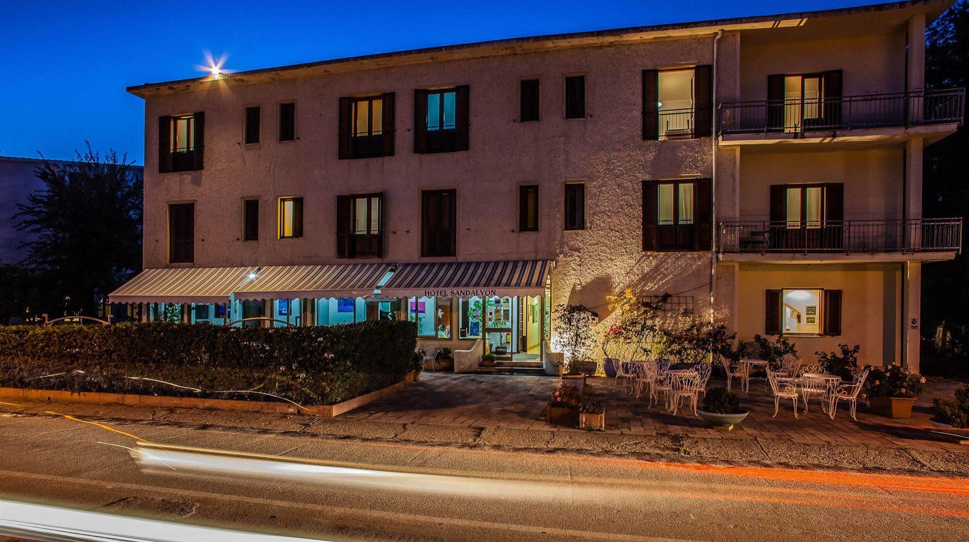 Hotel Sandalyon San Teodoro  Esterno foto