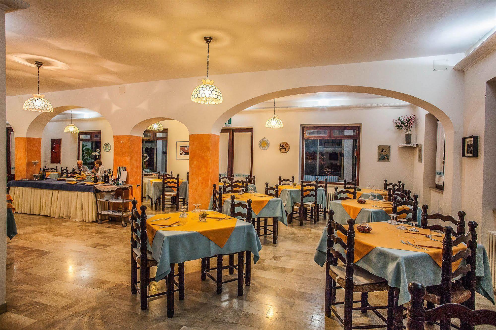 Hotel Sandalyon San Teodoro  Esterno foto