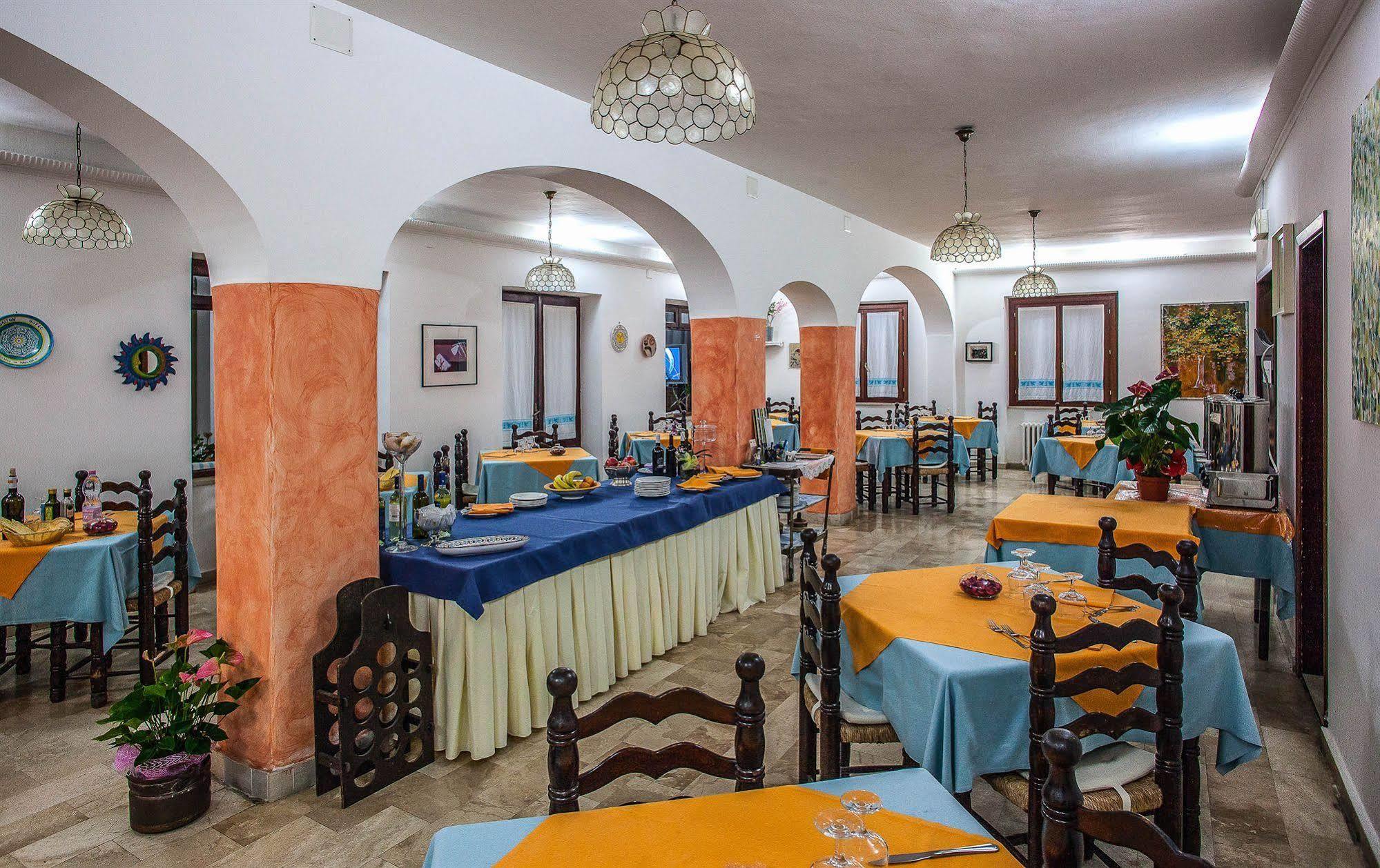 Hotel Sandalyon San Teodoro  Esterno foto