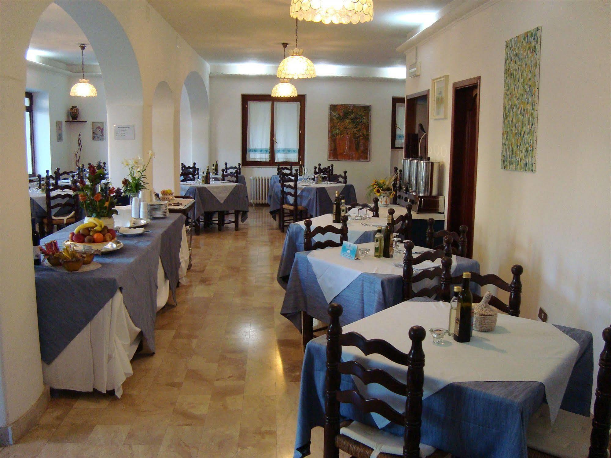 Hotel Sandalyon San Teodoro  Esterno foto