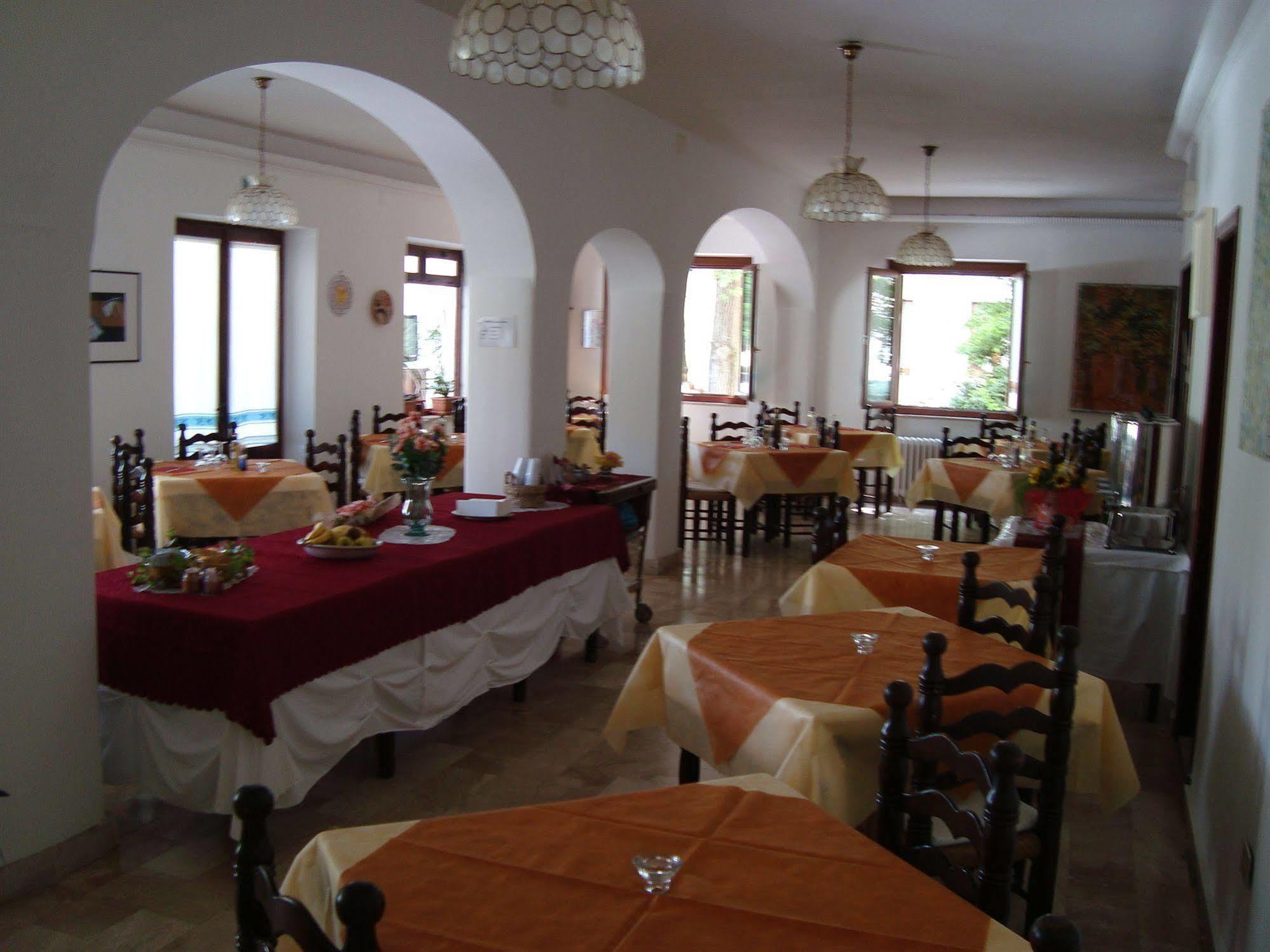 Hotel Sandalyon San Teodoro  Esterno foto