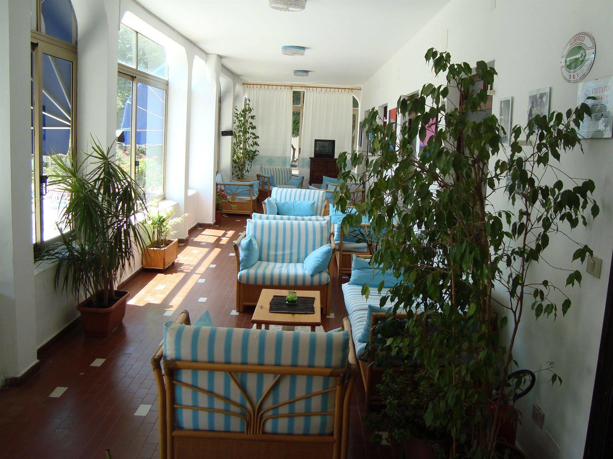 Hotel Sandalyon San Teodoro  Esterno foto