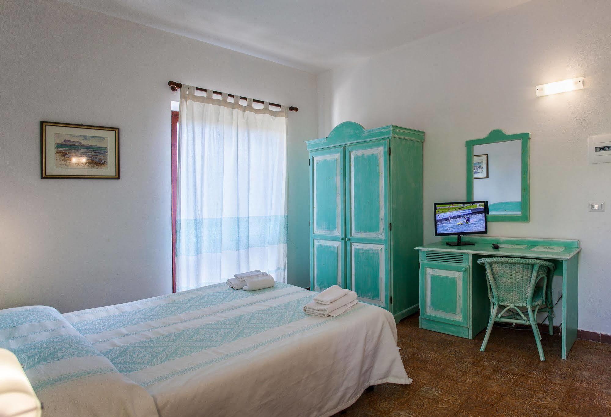 Hotel Sandalyon San Teodoro  Esterno foto