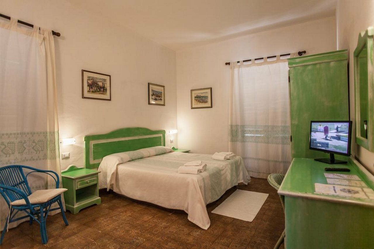 Hotel Sandalyon San Teodoro  Esterno foto