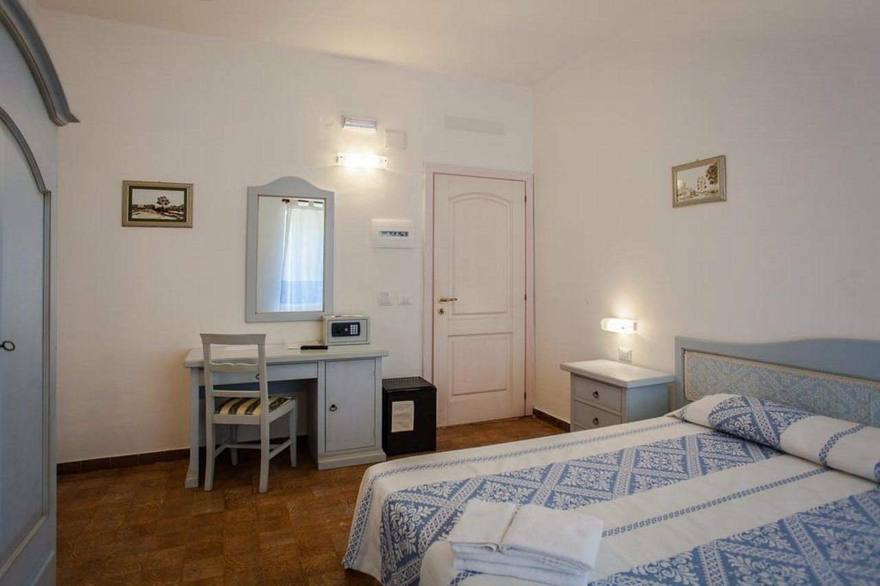 Hotel Sandalyon San Teodoro  Esterno foto