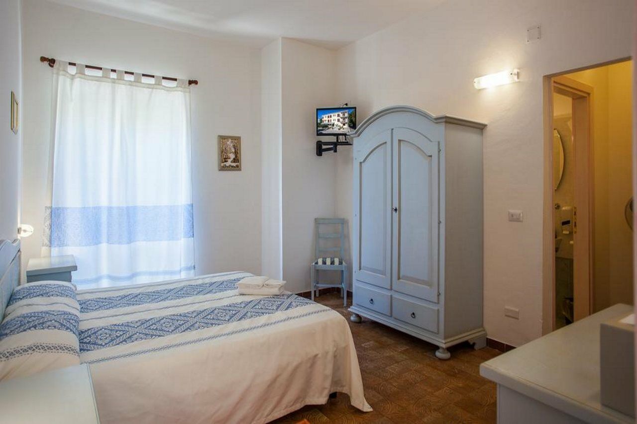 Hotel Sandalyon San Teodoro  Esterno foto